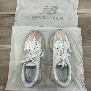 New Balance 327 
Nude Suede 
Size 6 
Worn (see quality) but so comfortable